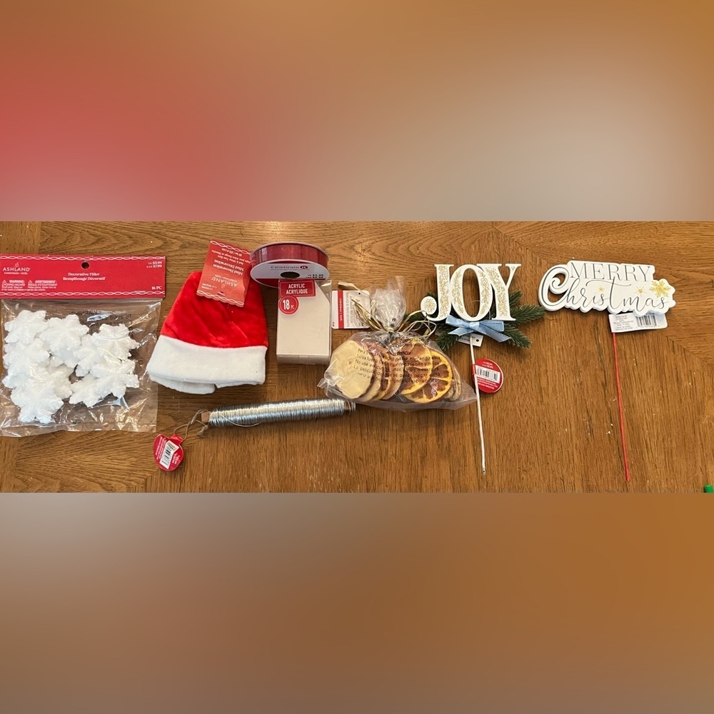 NWT Christmas decor bundle 8 items total